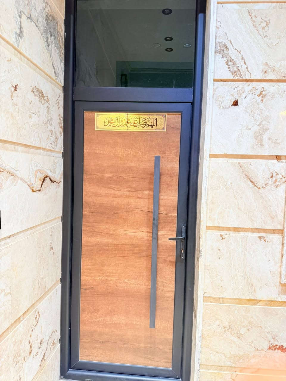 مشتمل للبيع
الخاجيه شارع 20مقابيل فرح الكوت 
المساحه/125مربع ركن طابقين 
السعر 170مليون 
***********
