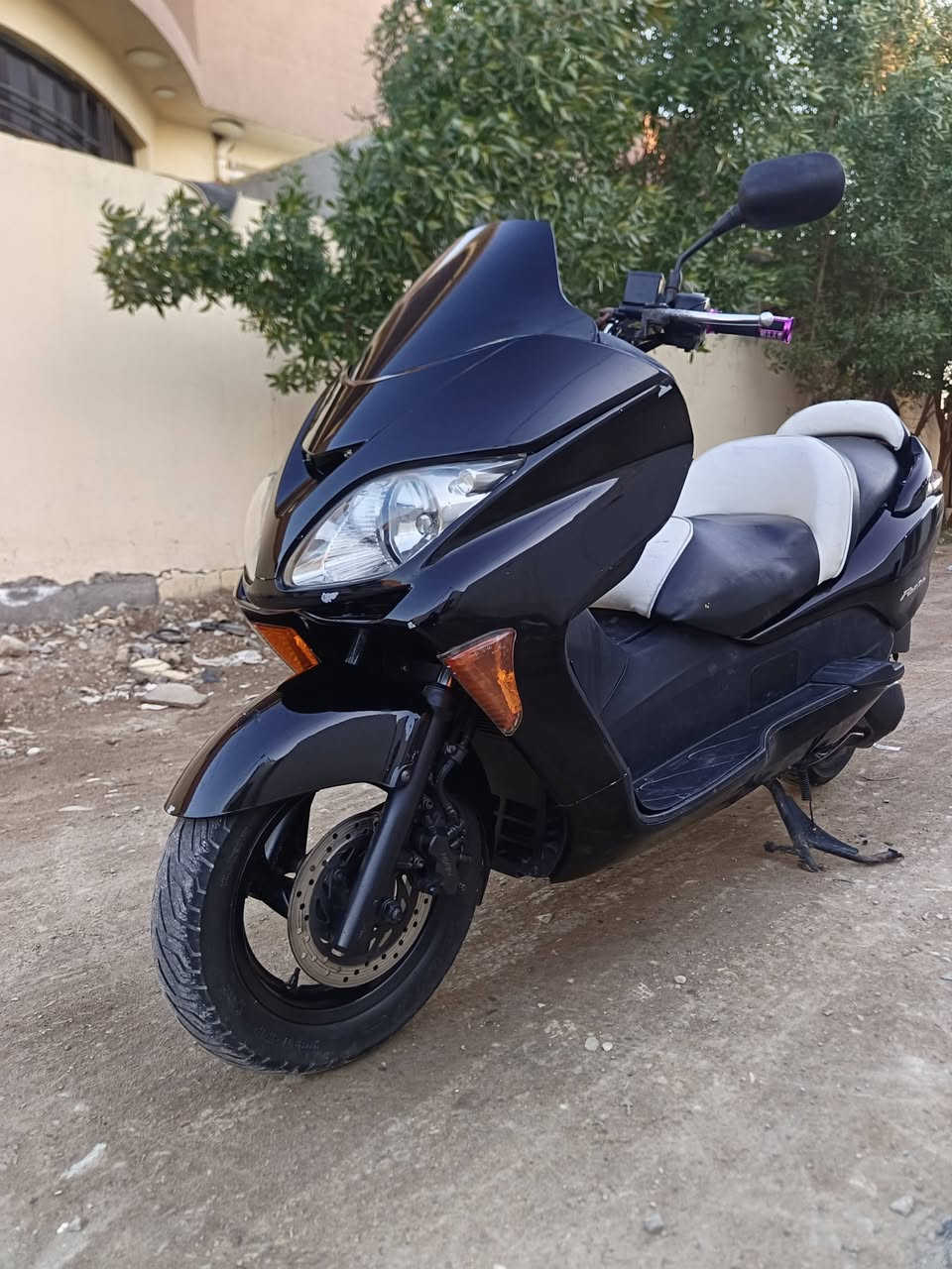 السلام عليكم فورزة صفر ٨ كير ملغي كهربائيات كاملة بيهة مسجل وعليهة ادامة كاملة كلجات وفيت بم ونوزل معدل علشارع ١٣٠ عنوان بغداد زعفرانية 
سعر 💸 ١.١٥٠.٠٠٠ / ***********
