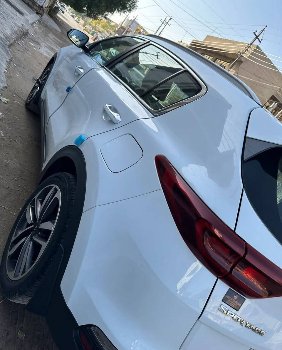 سبورتج موديل 2019
خليجي 
فول مواصفات 

1بانورما
2كشنات تحكم كهرباء
3تبريد قطعتين
4جنطه كهرباء 
5السياره بصمه
ماشالله عليه السياره قويه 
ماشيه 85الف
السياره نضيفه 
بيها فقط ضربه بالدعاميه وبلباب يرجع بارد نص شبر 

للاستفسار /*********** 
متوفر واتساب دايركت
