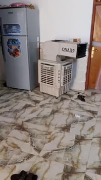 عندي بيت للبيع مساحه 200مكان سبع قصور شارع أبو علي توصل على رقم 077685...