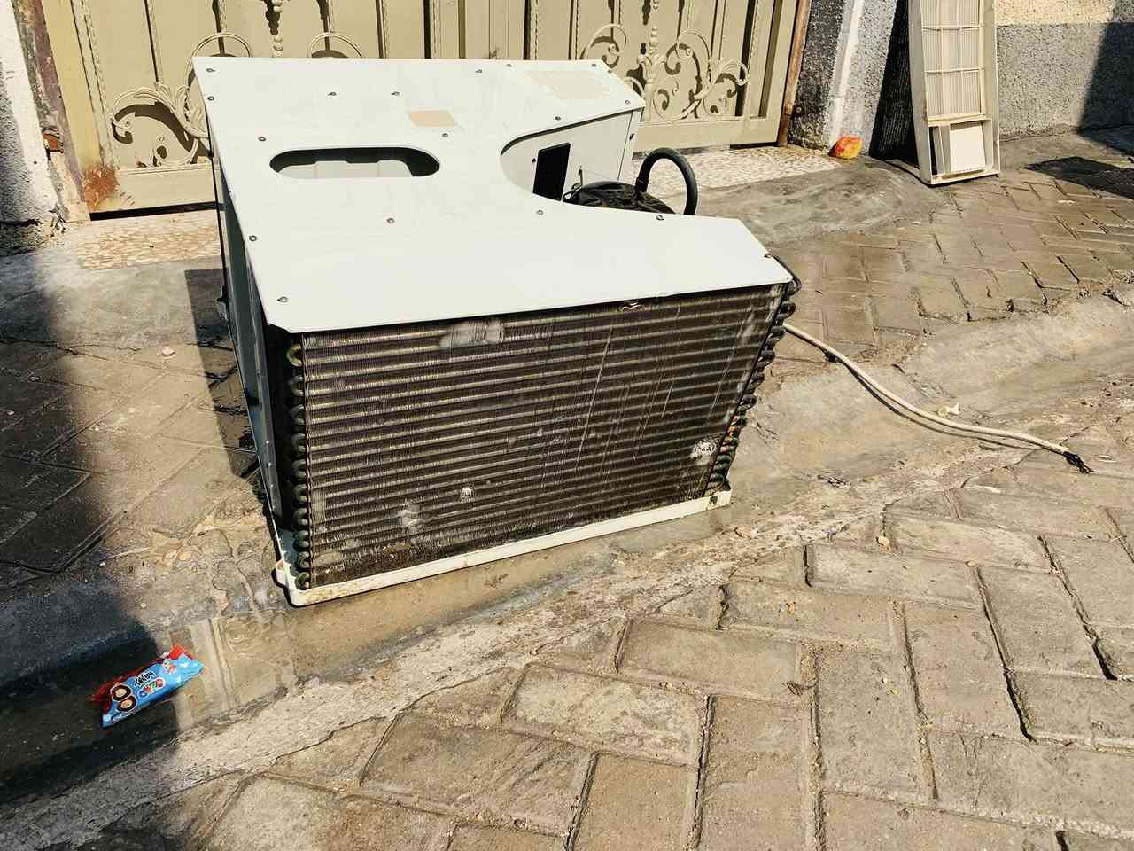 سلام عليكم مكيف 2 طن نوعيته كرافت شغال على الفحص ما داخل تصليح تبريده ثلج سعره 250 وبي مجال العنوان بغداد للاتصال ***********
