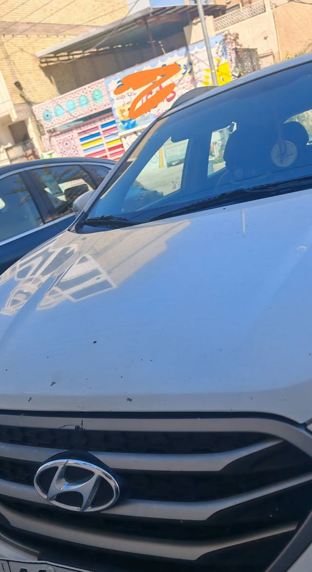 السلام عليكم عندي توسان خليجي اريد اعرضها للبيع نص فول موديل2015 اني اشتريتها بال2019 وجانت ماشيه عشره هسه ماشيه 67  كيلو ماعطلت عندي يوم بس  بيها طخات وضربه خفيفه بس لان اني بنيه ماعالجتها وردت ابيعها مكاني بغداد بارك السعدون
 للاستفسار  ***********
