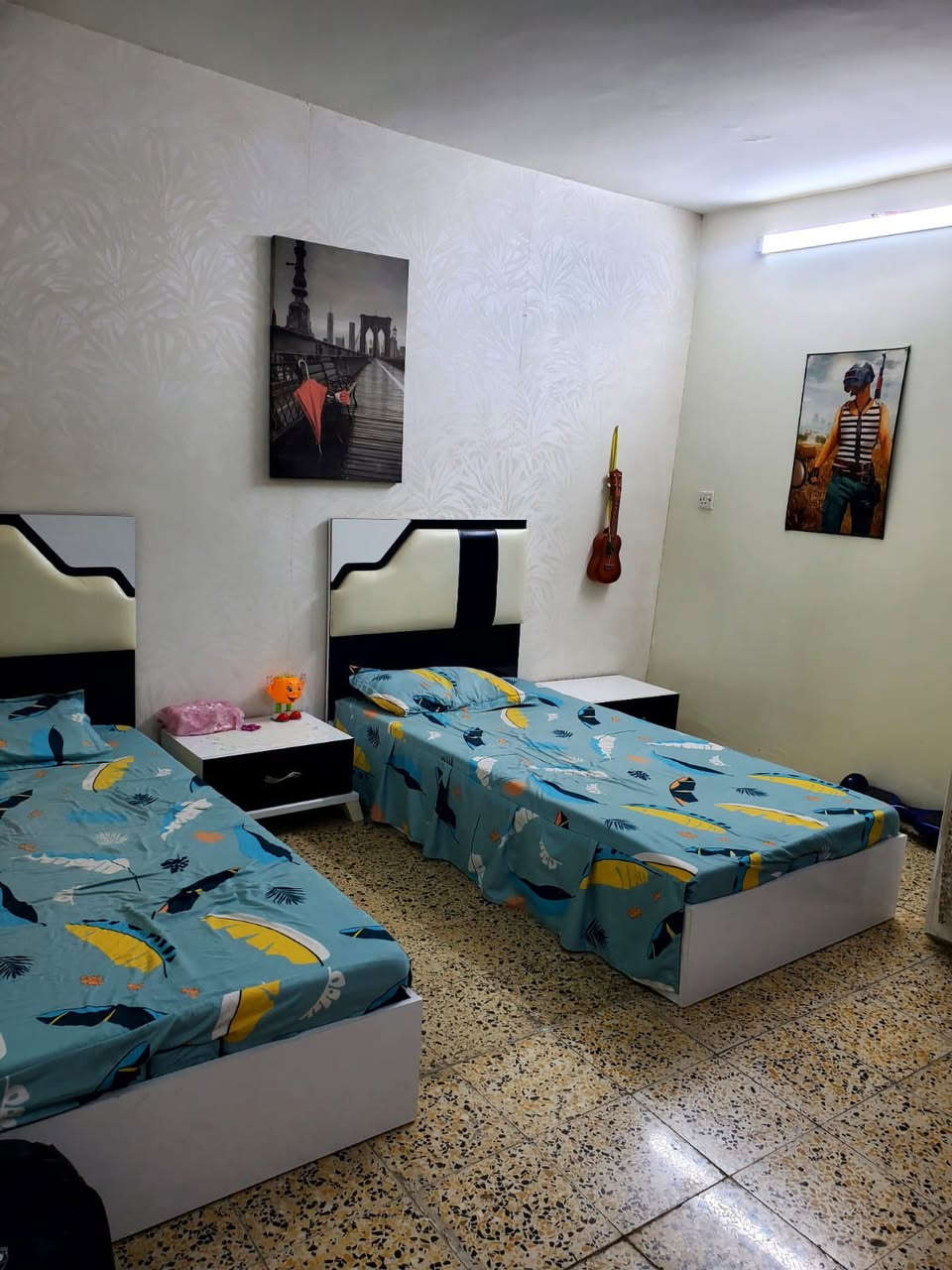 السلام عليكم ، دار للبيع في بغداد البياع حي الرسالة الثالثة طابو ملك صرف مساحة 83 الطابق الارضي يحتوي على هول ومطبخ وخدمات وكراج ومدخل الطابق الثاني غرفتين وبيتونة وسطح .. يوجد في السطح مخزن ، بناء حديث الارضية مرمر تركي والسيراميك اسباني شغل درجة اولى ..
للاستفسار : ***********
