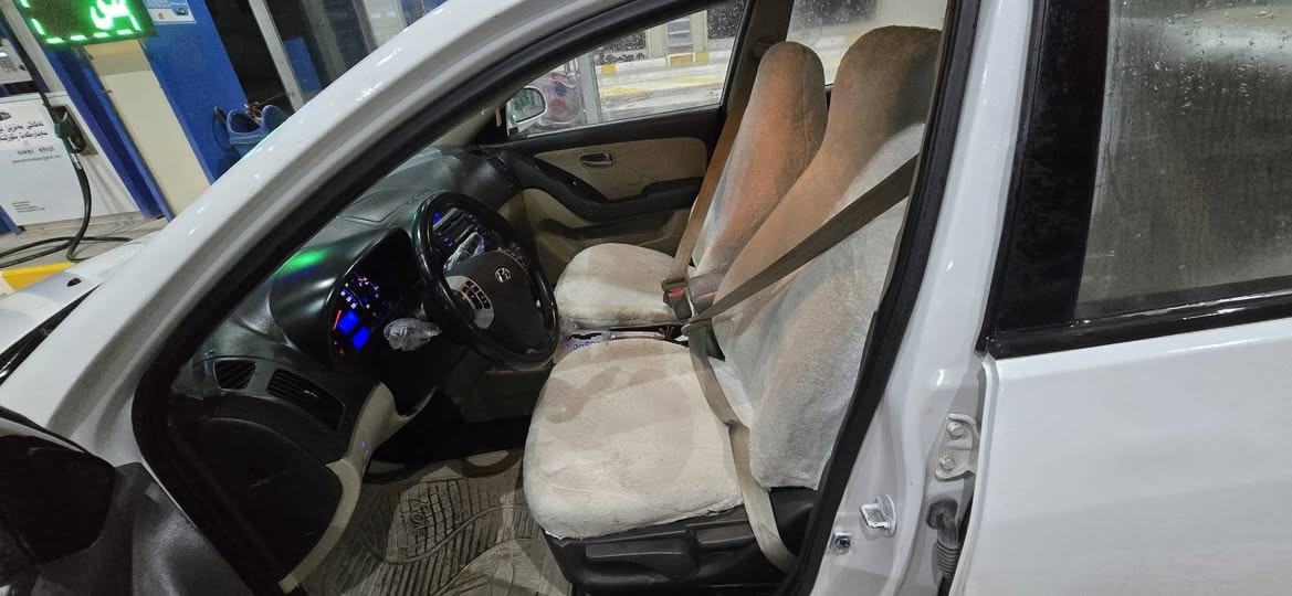 ئاڤانتی
مۆدیل 2011
دکشن بە رز
ناوزەرد
کامل مە سروف کراوە
نرخ51گەڵا
لەقەڵادزەیە
***********
*********** بشدار, السليمانية
