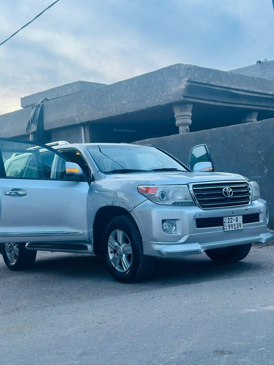 جكساره ٢٠١٣
محرك ٨ سلندر (٥٧٠٠) مواصفات لكزز فول 
فتحة اكشانة كهرباء تدفئة تبريد بالكشانة 
مري قلاب+كهرباء 
جلد اسود مواصفات الVXRمعروفة 
ضرر جامرلغ وباب وبنيد ايمن
السعر ٣١٠
رقمي ***********
مكاني ديالى /الخالص
