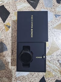 ساعه هونر اجت وي هونر ماجك 8 برو غير مستخدمه سعرها 200 وبيها مجال 0771...