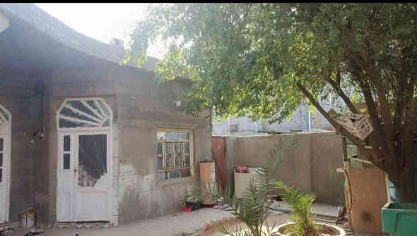 البيع بيت في ابو خصيب ابو جوزي طابو زراعي يبعد عن شارع سايدين مال ابو خصيب كيلو مساحة البيت 300متر يحتوي على 2غرف نوم و صاله و مطبخ و صحيات و استقبال و كراج كبير البيت على نهر سعر 75 قابل للتفاوض 
 ***********
