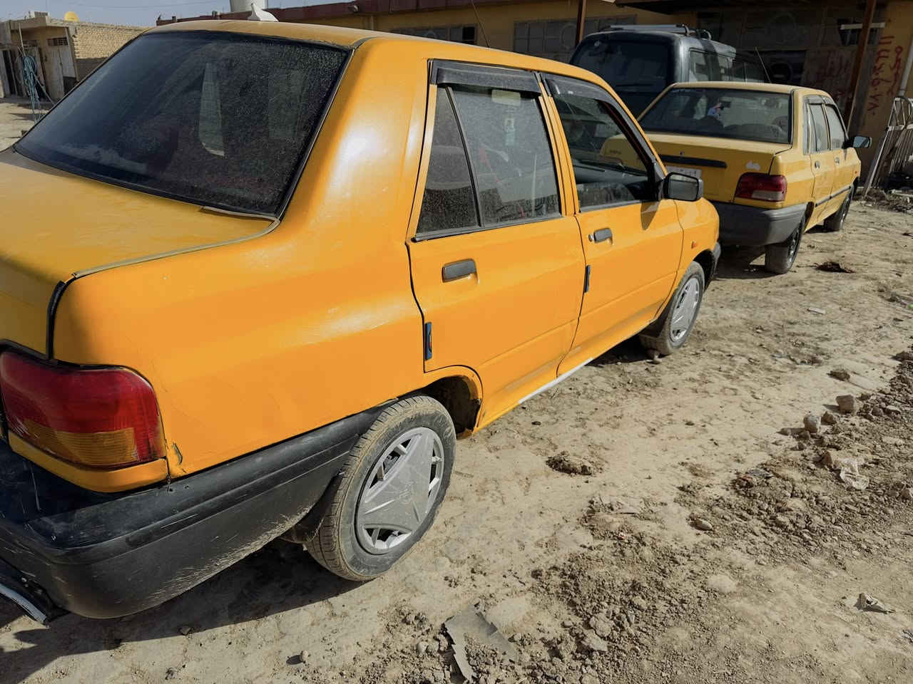 سايبه ١٨ سياره مال عيشه جاهزه بيها رشات صبغ بصيطات مكينه بخار بسمي بكان كوت مركز رقم نكليزي بسمي تحويل مباشر *********** مناسبه مال عيشه  وعلي الف ماذب عليه تبريد تتفه تخم تاير صدر جديد فقط بخار بيها شاصي برانكيت شركه كوت مركز شد يراني صل مناسبه
