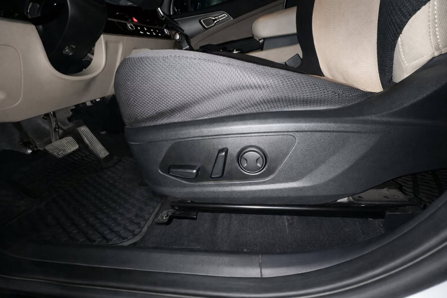 السلام عليكم
سبورتج 2023 خليجي

ماشية ٣٤ الف كيلو

رقم بغداد

📌اللون ابيض

ضمان خمس سنوات
بيها بارد  بسيط باب خلفي عكس السايق وشخوط
كل تبديلات الدهن بالوكالة

📌المواصفات

📌بصمه+بصمة ابواب

📌نضام ترحيب عند الاقتراب

📌كراسي كهرباء

📌اريل نفكيشن

📌شاشه تاب 

📌حساس امامي خلفي

📌سايد بريك بصمة

📌مود درايف اربع وضعيات قيادة

📌اوتو هولد

📌نضام منحدرات

📌نضام مانع انزلاق

📌5ويل

📌بصمة عدد 2

📌كامرة خلفية

📌تبريد قطعتين

📌فول تحكم إستيرين

📌شفتات إستيرن

📌شاحن واير ليس

📌لد امامي ليزري

📌تدفئة كشنات+ستيرن

📌مري قابله للطي

📌شاشة لمس ابل كار بلي رقمي

السعر ٢١٠ وبيها مجال بسيط

***********
