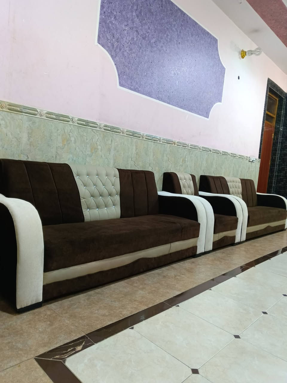 تخم عشر مقاعد مستعمل نضيف العنوان العزيزيه منطقة باب الحاره للمراسلة *********** *********** يوجد واتساب وماسنجر وتوصيل لجميع المحافظات بل الاجره
