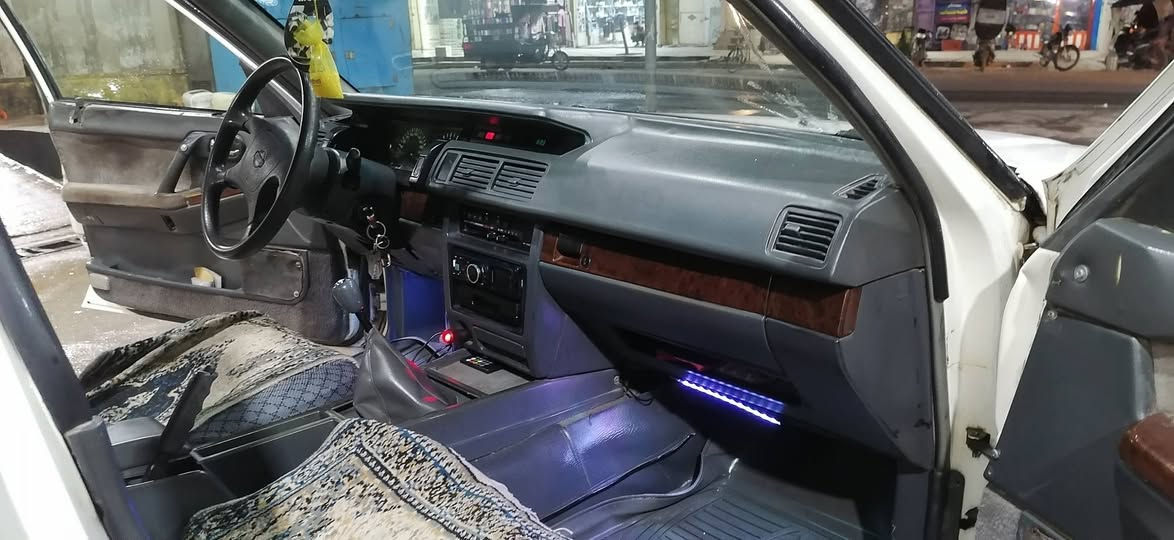 نیسان سدریک مودیل  ٢٠٠١..تەبرید لەسەر سۆیچ..بی تەقەو ڕەقە..هەر کەس کڕیارە.با پەیوەندی بکات 
***********
*********** السليمانية, العراق
