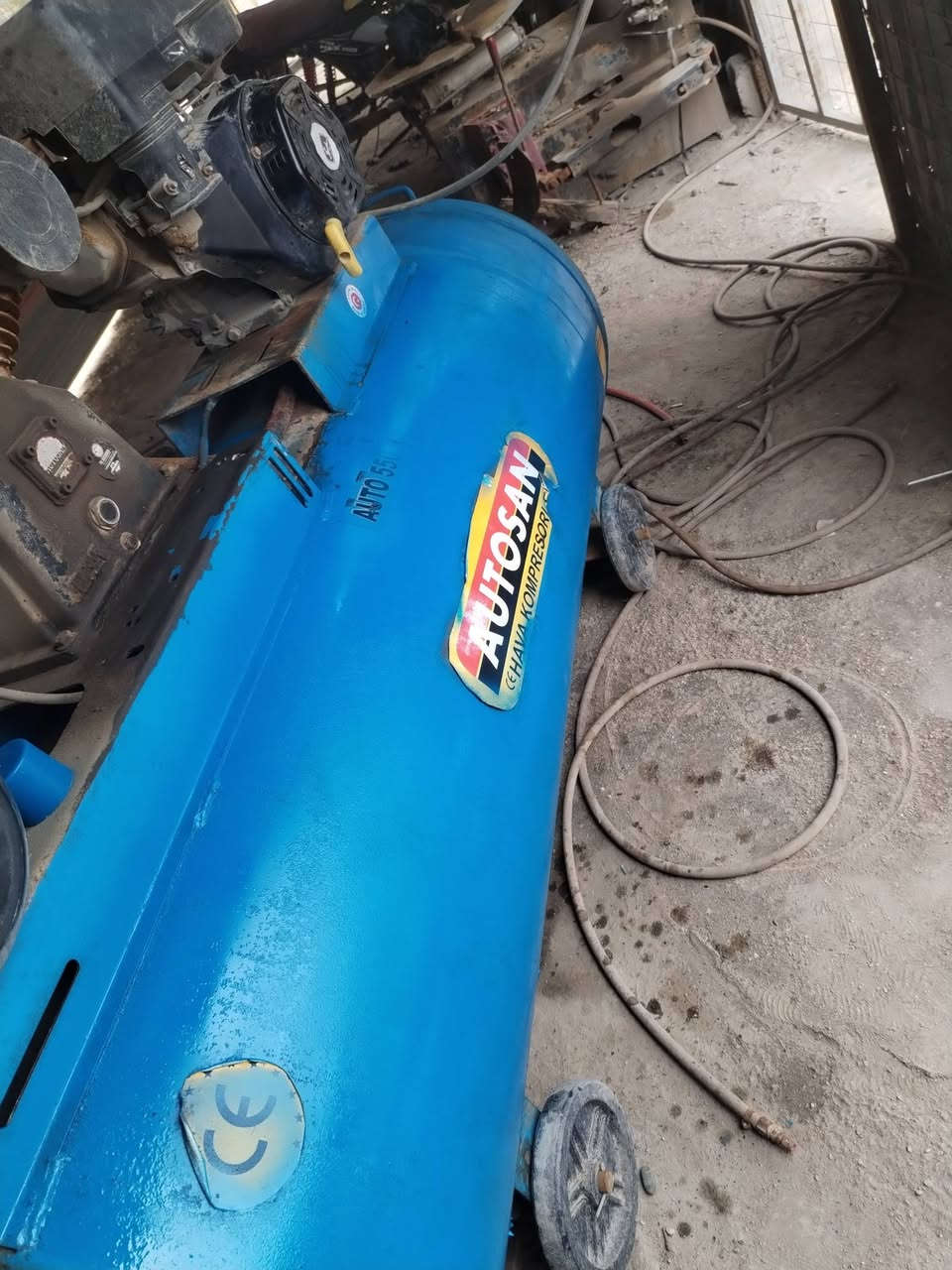 سلام عليكم
بطل كامله بانزين وكهرباء 13 حصان
اصلي تركي استخدام قليل
كلشي شغال بي ماكو اي عطل بي
حجم 550 لتر ثقيل اصلي

السعر مليون و100 وبي مجال
الاتصال ***********
مكاني حله كفل قرب شركة أمنية الاتصالات
