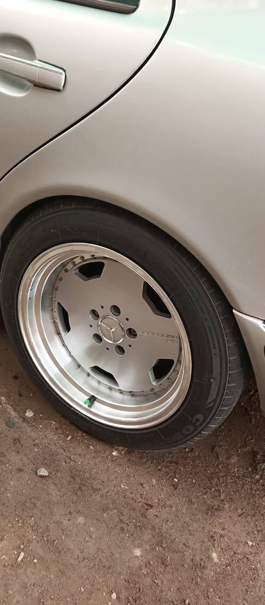 المكان بغداد الشعب تخم تاير حداديه جديده وراء وقدام صارنسات رياضي تبريد شغال بيع مستعجل***********
