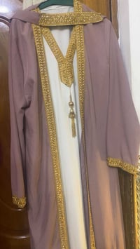 للبيع • ملابس