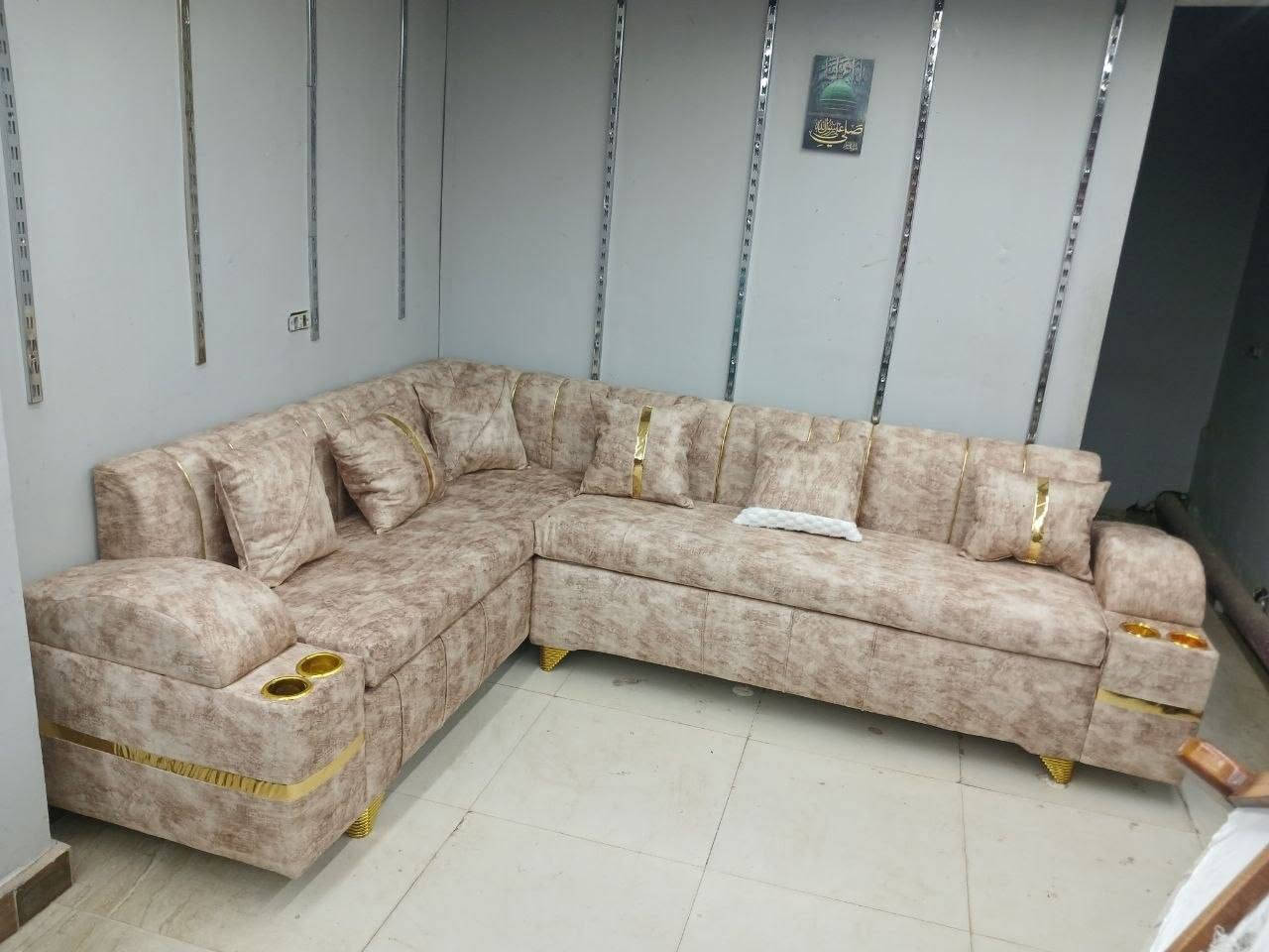بجد حكاية
ركنه مقاس 2×280
خشب موسكى محمل 
نجارة محترمه وتشطيب رايق 
قماش جلد مقلوب مستورد اصلي سفنج مظغوط

التواصل خاص أو واتس 01021954558


**إذا كنت صاحب هذا الإعلان وتريد حذفه لأي سبب، رجاءا أرسل رسالة إلى الدعم الفني**