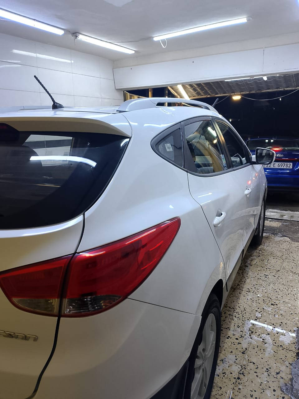 السلام عليكم

توكسان للبيع 2012 خليجي

محرك 2000

ماشيه 96000 كم قابل للزيادة

لا صبغ ولا تبديل سيارة بلادية مثل ما موجود بالسونار

سويج عدد 2 اصلي

بغداد باسمي

السعر 145 $ بيها مجال

موقع ابوغريب

الاتصال ***********
