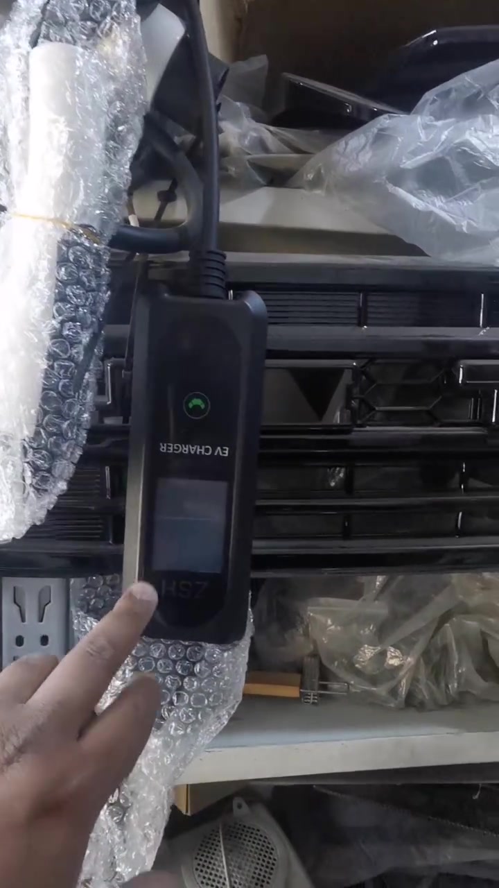 شاحنة سيارة كهربائية – فول مواصفات 🚗🔌 من ماركة (ZSH) الغنية عن التعريف💪🦾⚡⚡
🛡️بيها حماية اضافية🛡️
متوفر لدينا شاحن سيارات كهربائية سمارت بجودة عالية واعتمادية ممتازة، مناسب للاستخدام المنزلي واليومي 👌

✨ المواصفات والمميزات:
✅ قدرة 3.5KW – 16 أمبير 
✅ تحكم بالامبيرية متغير من 6امبير الى 16امبير/يعني6/8/10/13/16
✅ توقيت الشحن قابل للبرمجة حسب رغبتك
📱 التحكم الكامل عبر تطبيق اندرويد وايفون📱 موبايل (Wi-Fi & Bluetooth)
اومن خلال شاشة الشاحنة زر لمس 
✅ شاشة رقمية لعرض:
 • الأمبير
 • الفولت
 • الطاقة
 • وقت الشحن
 • درجة الحرارة
✅ متوفر لجميع انواع السيارات الكهربائية الامريكية والكورية والصينية والأوربية 
✅ تصميم عملي + حامل تثبيت + حقيبة حمل

🔒 أمان عالي وحماية من:
 • زيادة التيار
 • ارتفاع الحرارة
 • الجهد غير المستقر

📦 مناسب للبيت، العمل، أو السفر

توصيل لجميع محافظات العراق 🇮🇶 
📞 للاستفسار والطلب تواصلوا معنا
  ***********‪ 
 واتساب او اتصال او من خلال مراسلة الصفحة
