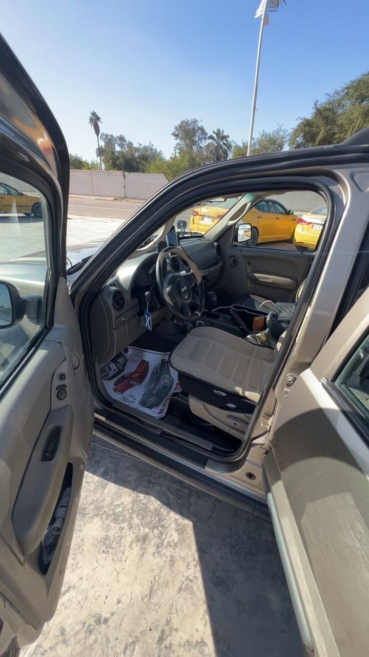 سلام عليكم جيب لبرتي 2007 السيارة للبيع فقط رقم اربيل السيارة كاملة من كلشي شغل وطلع كير ومكينة مكفولات الهيكل الخارجي مثل مموضح جراد نص من البنيد والقمارة فقط والسيارة نظيفة وجاهزة من كلشي والحدادية وعليها انارة محيطية بداخل ولدات بجم وباقي الكماليات مثل مموجود كدامك هم تحويل احول 

مكان السيارة بغداد الكاظمية 

سعرها 100 وبيها مجال للشراي


**إذا كنت صاحب هذا الإعلان وتريد حذفه لأي سبب، رجاءا أرسل رسالة إلى الدعم الفني**