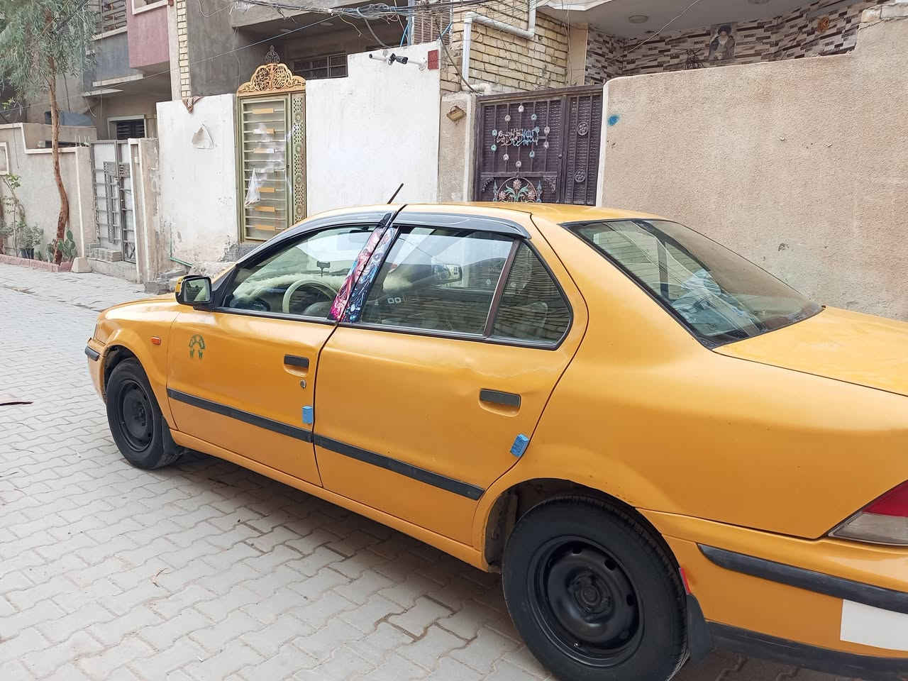 السلام عليكم سمند للبيع موديل 2010 مكينه وكير فرنسي ومكفولات صدر امامي خلفي جديد تخم تاير جديد كهربائيه شغاله ضفيره جديده سياره بسمي صالي سبوع من محول يعني هزه جديده ومصفره من كلشي سعر 33 ورقه/ رقم الهاتف *********** / عنوان بغداد حي اور
