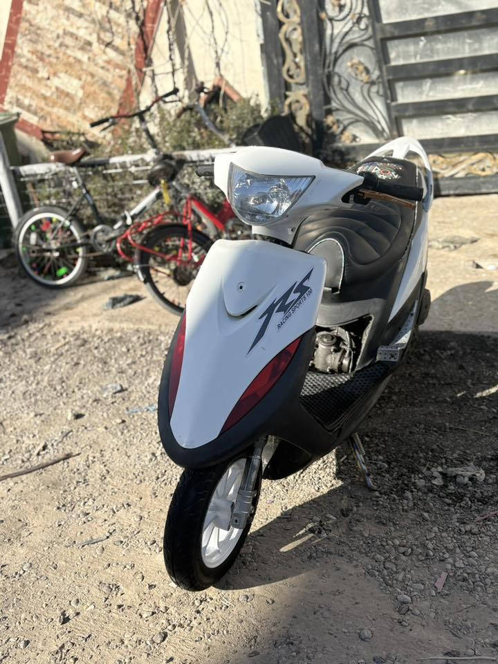 لام عليكم دراجه ماكس عدله للبيع بوشه ٤٩مفتوحه دراجه نضيفه وحلوه بيه صالنصه صجميه اصليه وبيه صدر وياله وبل خلفي ويدات بريك وساكتير دراجه حلوه ونضيه ما توكفك كفرات اصليه موجوده كهربائيات شغال دراجه ما توكفك بل شارع ابد قبق هندر موجود وصينيه موجوده بيه كشن ما اربع ولفات كابيتر بلادي …مستعجل على بيعته سعر ٥٥٠وبيه مجال ….جماعت ال ٤٠٠اطلع كبل


**إذا كنت صاحب هذا الإعلان وتريد حذفه لأي سبب، رجاءا أرسل رسالة إلى الدعم الفني**