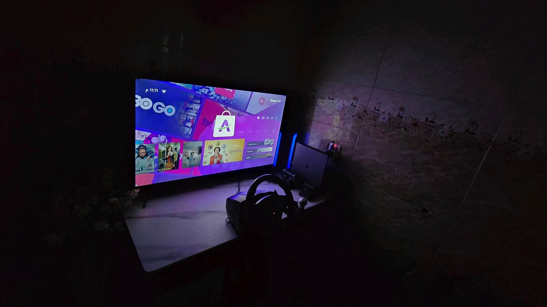 سلام عليكم...  سيت اب متكون من 
1. PS4 peace+ يده الاصليه + كارتون  
2. دركسون V9 الفئه الجديده 
3. شـاشه نوع  Gibson حجم 43 
فول دقـة HD 
4. ميـز Kemenk 
مناسب للبثوث
5. اقراص  PS4 عدد 3 
السعر اخوان الي يشوفه غالي خلي يعبره فدوه لان كلش تعبان عليه 