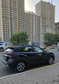 هونداي كونا 2023 محرك 2000 دوش ضررها طرف البنيد فقط بدون ايرباك  حتى ا...