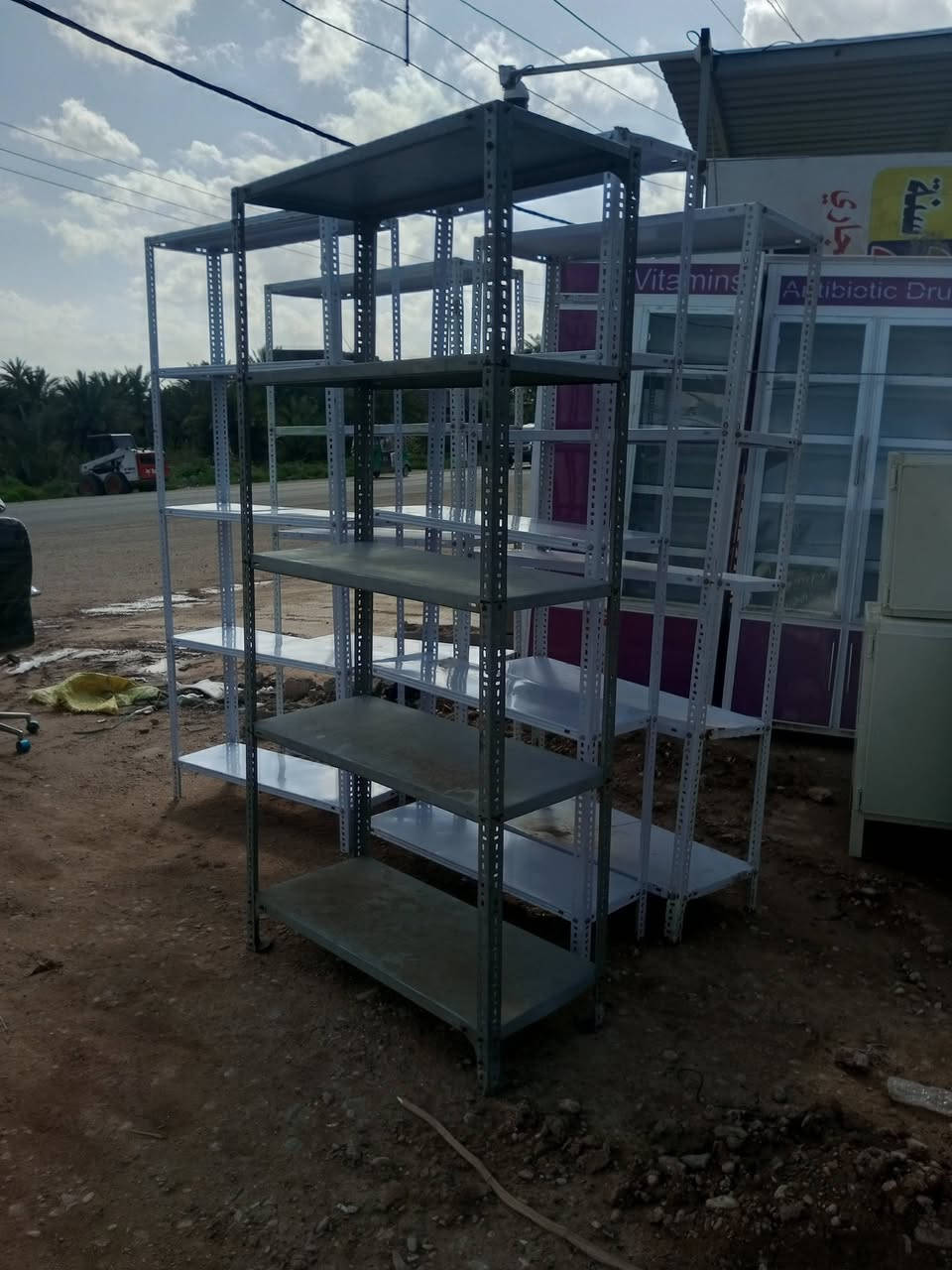 انواع الاثاث الجديد و المستعمل في مزاد الامير 
عنوان شارع ام العضام قرب مكتب المدينة للعقار 
***********
