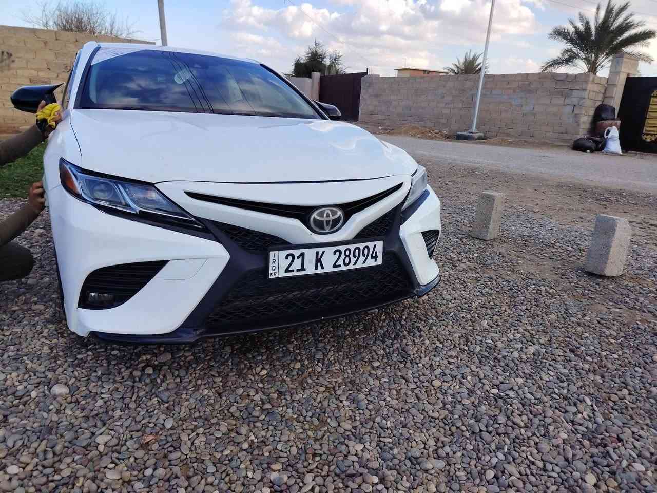 كامري موديل 2018 
موصفات SE
بسمي رقم وهزه جديد 
صدر تواير كلو جديد 
محرك شرط كير شرط 
ضرر بونيد وجاملق بدون دواخل 
اسياره حلوه ماتصرف عليها ربع مال جناي 
السعر 175 وبيها مجال 
الهاتف ***********
