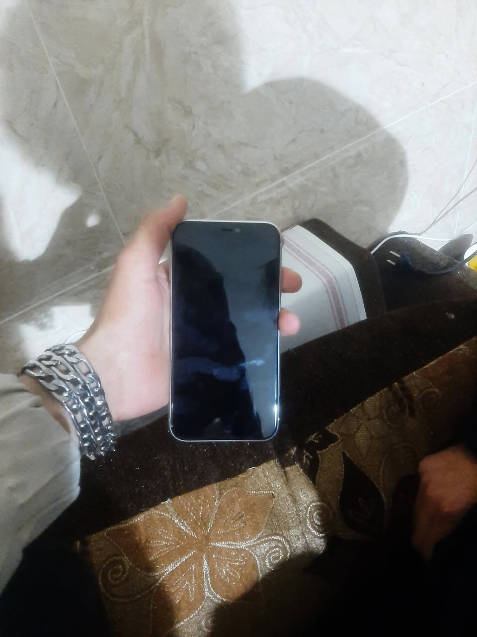 ايفون 11عادي بطاريه 100 الباقي كله بلاد ذاكره 128 فول نضيف الموشراي لا يتعبني ***********
