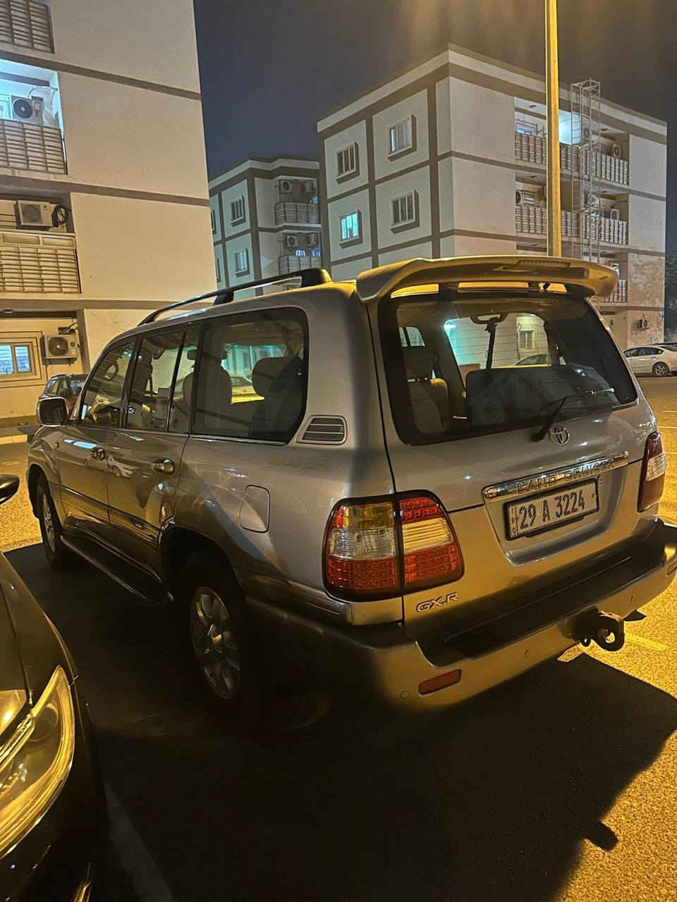 لاندكروز جكسارة ٢٠٠٥ اصل خليجي مكفولة من الصبغ والضربة ماعدا دعسة خفيفة في الصندوق الخلفي العلوي وتم معالجتها غيرها ماكو ، السيارة مال جناي كلشي جديد راجعة وكالة السيارة  محرك وكير جدد كفاله ادامة كاملة عليهم ، حدادية امامي وخلفي جديدة حتى الفلنجات وتبديل كل الجبن جدد ، منظومة تبريد نصب كومبريسر جديد ، منظومة زنون ، تخم تايرات جديد ، واتر بم وكلج مروحة وولف حماوة  وقايشات كلها نصب جديد جامه امامية جديدة نصب شاشة كاربلي حديثة ، كهربائيات فول كلها شغالة ، السيارة حمام وبوليش وسوادات وتبديل اكزوز جديد يعني السيارة مابقى بيها شي قديم لاتسأل افحص وشوف بعينك ، السيارة بأسمي هزة جديدة وغرامات صفر تحويل ثاني يوم رقم مميز ، مراوس بسيارة صالون حديثة او اوباما اصل ، وحسب السوك ، اكو مثل سيارتي مال  مزاد هاي تختلف عزيزي انت انا ابيع لجناي فقط ، العنوان البصرة مجمع اللمل السكني رقم ١ قرب ملعب جذع النخله ، التواصل *********** واتساب  للجادين فقط رجاءا . واسف على الاطالة . ابو الخصيب, البصرة
