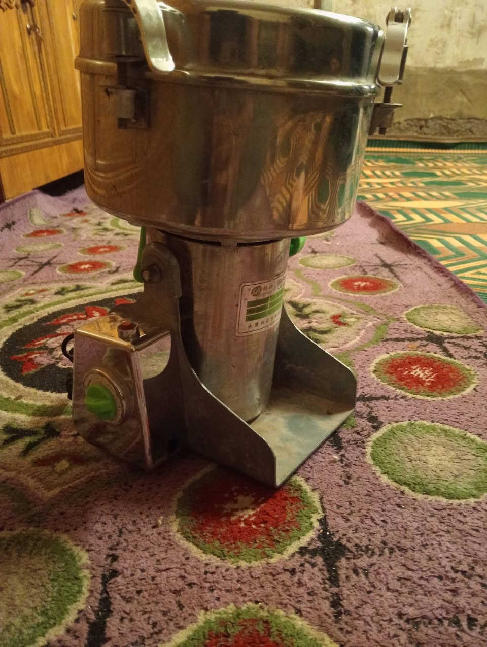 طاحونه حجم كبير 2كيلو. شقاله للبيع سعر 60 لف. لعنوان بغداد لمشتل حي رئاسة المعلمين ***********
