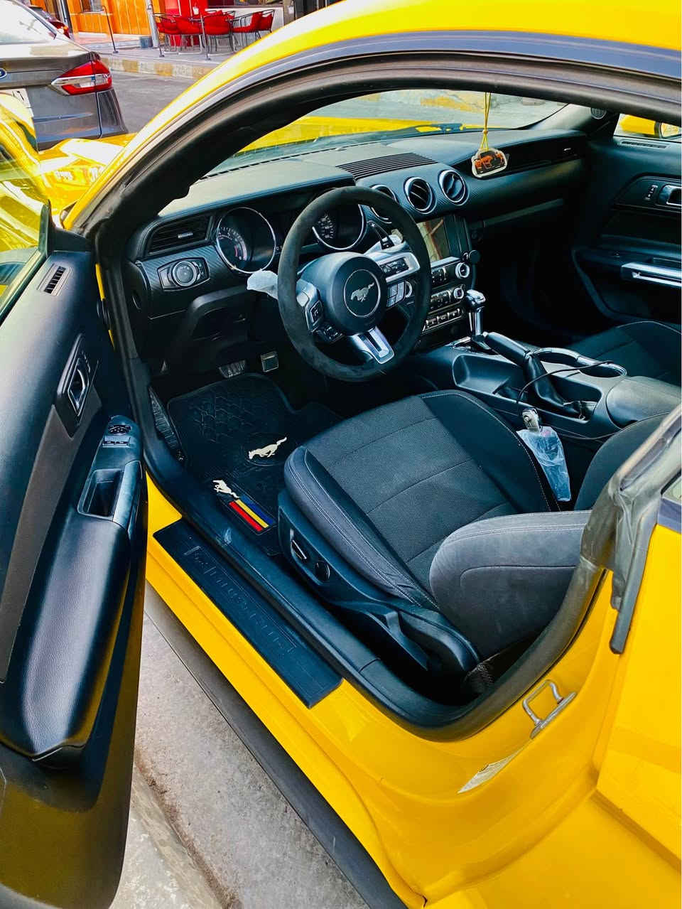 السلام عليكم 
موستنك 2016 v6 كلين تايتل 
عليها منضومه زنون عدسات زرع عند شنايزر بــ 500الف لايتها نهار وكزوست اكس بايب ودبات بورلا اصليات كامل تاخذه وياها ممشدود ع سياره وبك لايت سموك 
السياره مقفوله مــن الصبغ بيهــآ فقط 4 مكانات بارد ومكان تكحيل بكارت السياره كلش نضيفه وعلى وضع الشركة مملعوب بيهــآ ماشيه 100 رقمها سليمانيه كلش حلو تحويل مباشر 
بيهــآ سيرفس شركة بلكات نوزلات فيتبم كله جديد مصارلهن كَــم شهر الصيانه بشركة القاصد تخم تاير هَــم جدد مصارلهن هــواي صدرها نص عُمر والحمدلله سياره كلش نضيفه وخاليه مــن عطلات تاخذها متوصل لصناعي ان شاء اللّٰـه سعرها 165 وبيها مجال قليل حك جيتك 
إلـي تعجبه كدامه والي متعجبه خليلك كلمه طيبة 

*********** بغداد, العراق
