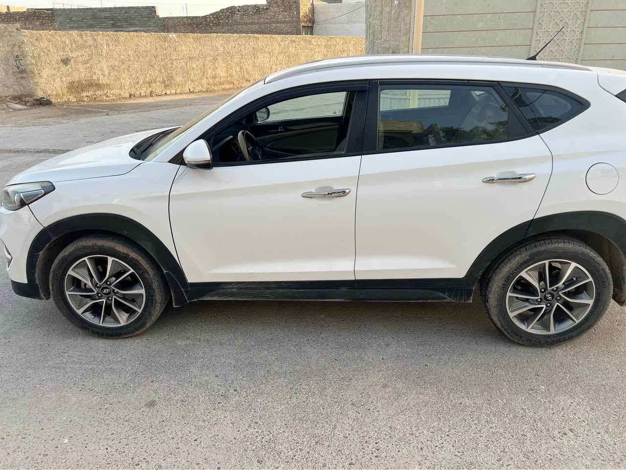 سياره توكسان موديل 2018 رقم أربيل بيها قطعتين سياره نظيفه  سياره بسمي شرط تحويل سعر 170$ بيها مجال اي استفسار راسل هاي رقم *********** بغداد, العراق
