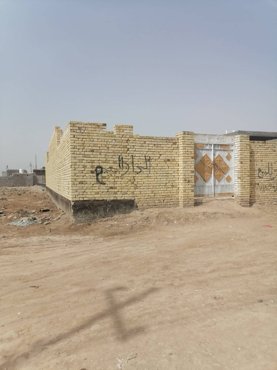 بيت هيكل بحي شهداء زراعي  عن طابو 60متر المساحه 250
غرفتين 5×4
صاله 8×5
المطبخ 5×4ونص
دوانيه 8×5
ماي ومجاري وكهرباء
وشارع 8امتار
***********
