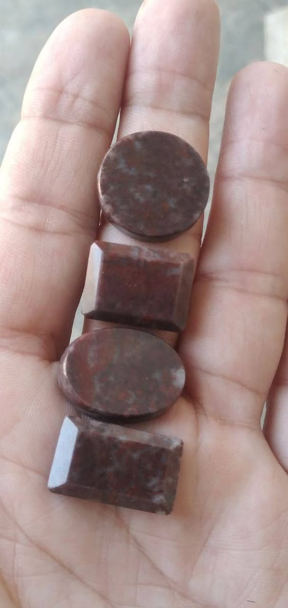 #المصداقيه_اولا
حجر الدم المسمى قنداش من( چراختي)
#اخواني هذا حجر الدم خامته ملاگط طبيعيه هذا هو الأصل واللون الطبيعي لامجمر ولا مصبوغ ولاتجاري ومليان طاقه وفوائده معروفه ودمتم بخير .... البصرة, العراق


**إذا كنت صاحب هذا الإعلان وتريد حذفه لأي سبب، رجاءا أرسل رسالة إلى الدعم الفني**