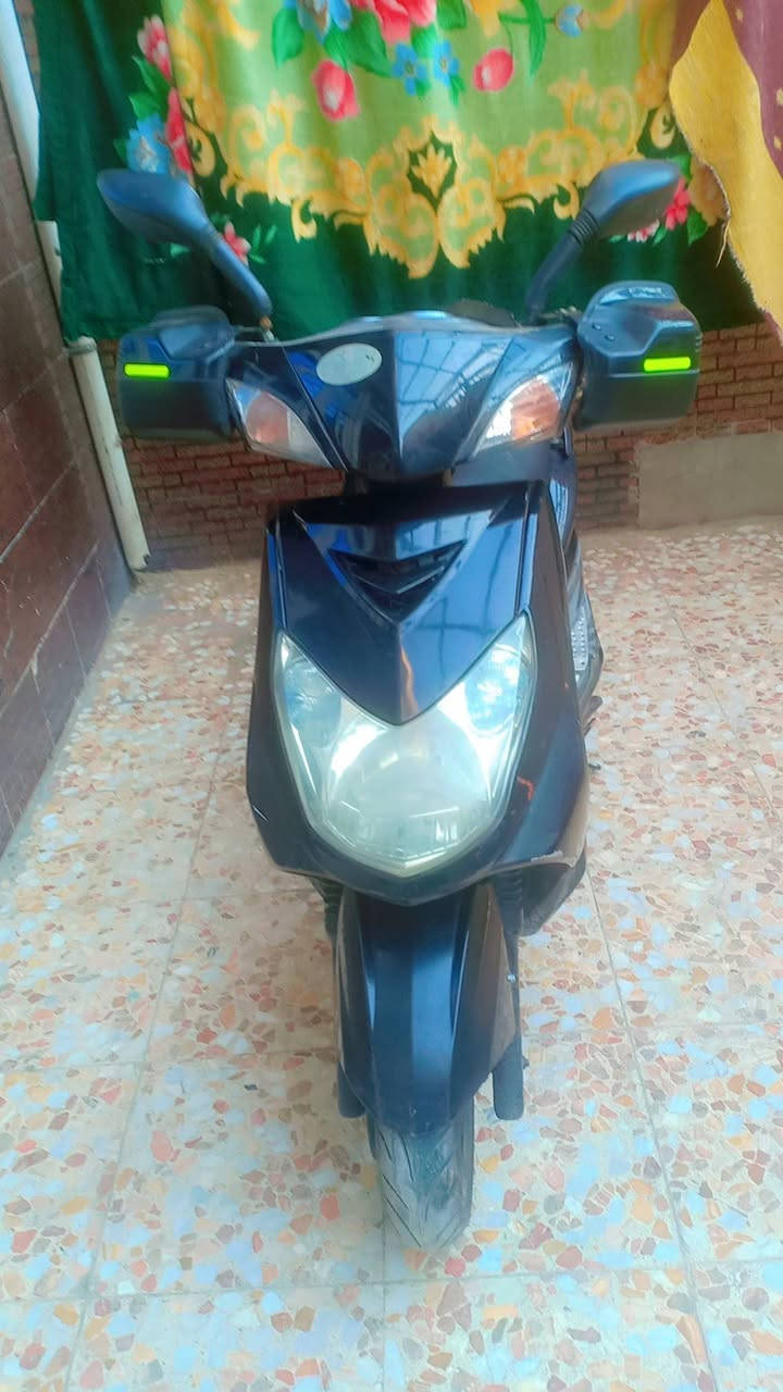 السلام عليكم ورحمه متاح دراجه سكنز
فحل نازله من الرمبة صار 6 أشهر الدراجه خير من الله 

اي نقص مابيها مكان مدينه الصدر السعر 700 ه ***********
