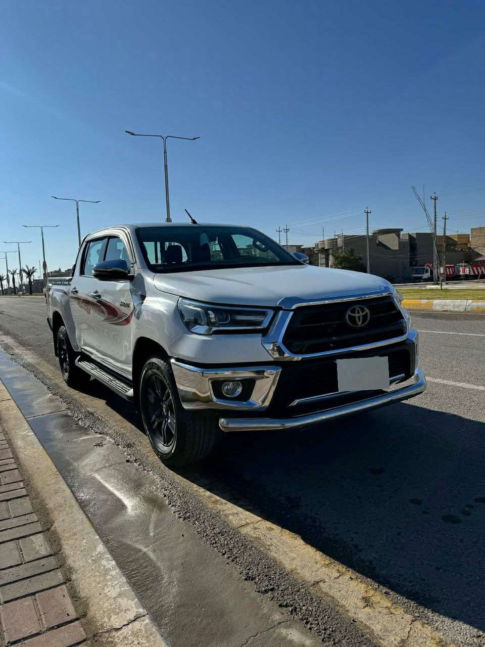 تويوتا هايلوكس 2021 
وكالة سيد نهرو 
ماشية 100 الف كم 
رقم اربيل باسمي 
محرك 4 سلندر 
مكانها الفلوجة        
السعر 320 $ ومجال 
***********
