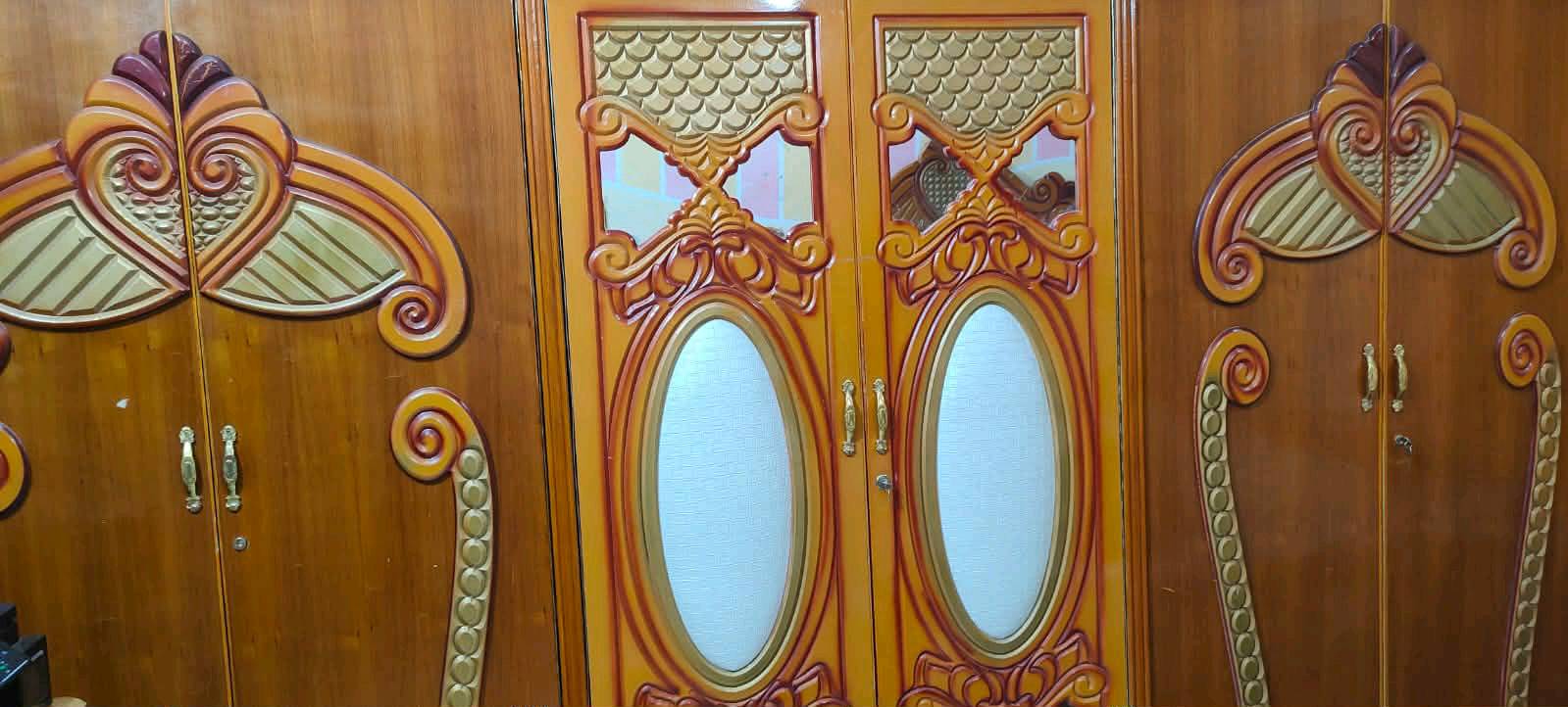 غرفة نوم خشب جديدة بسعر مناسب 
للتواصل ***********