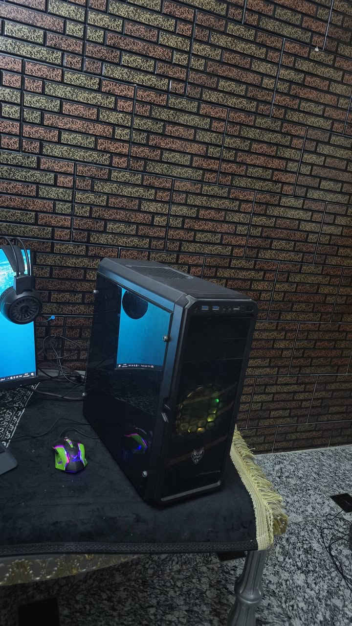 المعالج (CPU): AMD Ryzen 5 3600
كرت الشاشة (GPU): NVIDIA GeForce GTX 1050 Ti
الرام (RAM): 16GB
التخزين:
SSD سعة 120GB (للنظام وسرعة الإقلاع)
HDD سعة 2TB (خزن كبير)
اللوحة الأم (Motherboard): B450M
مزود الطاقة (Power Supply): 500W
للبيع السعر خاص أو الاتصال 
(***********)
