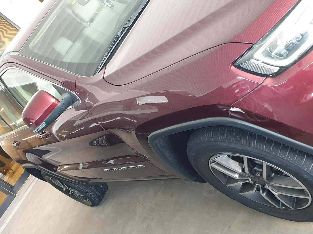 جيب لاريدو 
فول مواصفات 

موديل 2019 

كشنات جلد 

فتحه سقف 

حساسات امامي خلفي 
رادار جانبي 
زراك لايت 
كامره دواره 
لايت زينون 
كشنات كهربائيه 

السياره ماشيه 77 الف 

السعرر   (280) بيها مجال بسيط 

*********** 
عنوانها ديوانية
