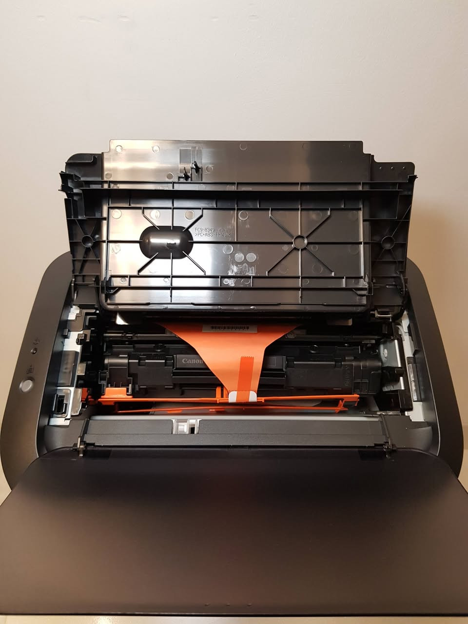 السلام عليكم
متوفر طابعة Canon LBP6020B جديد 
طباعة اسود وابيض 
حبر باودر 
السعر 155 الف 
متوفر خدمة التوصيل الي جميع المحافظات
واتساب:
***********
***********
