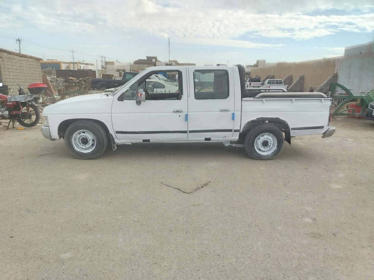 سلام عليكم للبيع نيسان مديل 96رقم بصره مشروع وطني سنويه جديده 28 شرط تحويل كير ومحرك لشرط مكفولات انضاف شاصي نضيف سياره نضيفه مكفوله من الدعمه والضربه صبق جماليه فقط جاهزه من كلشي ترايك وين ماتريد سعر 27وبيه مجال *********** مكان سماوه الخضر
