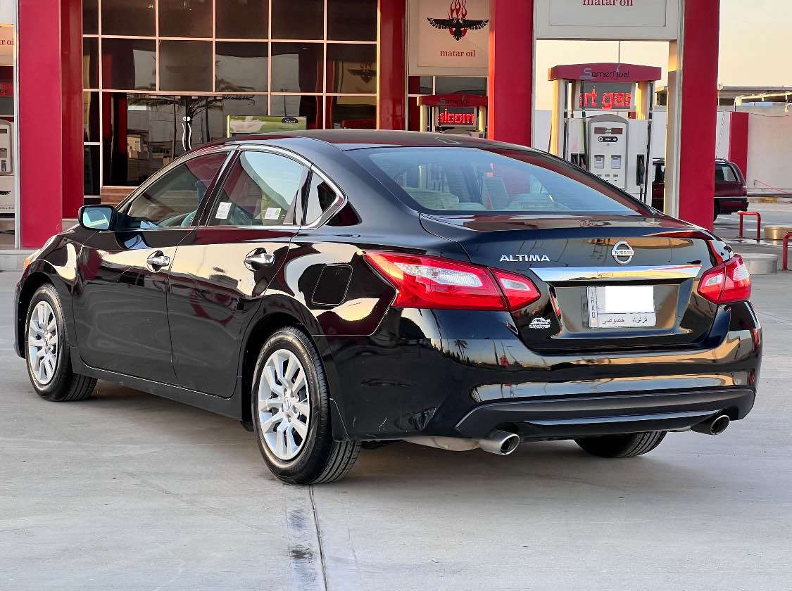 ‏NISSAN ALTIMA
موديل 2017 لون اسود 
للبيع فقط بدون مراوس بدون اقساط 
حجم محرك (2500) 4 سلندر 
كير محرك شرط مامفتوح
رقم شاصي ( in4al3apxhn348451 )
رقم كركوك مشروع وطني سنويه جديده

مواصفات سياره S معروفه
 فتح بيبان صندوق بصمه تشغيل بصمه تشغيل عن بعد داخل لونين بيجي +اسود شاشة جبيره كاميره خلفيه تحكمات ستيرن طرفين وباقي مواصفات معروفه...
سياره صدر أمامي خلفي جديد كهربائيات كل شغال تبريد شغال تخم تايرات جديد 

صبغ :- (3 قطع ) بوند+جاملغ سكن+باب سكن امامي بدون دواخل شرط 
سعر...(109$) وبي مجال بسيط 

رقم هاتف:.( *********** )
رقم هاتف:.( *********** )
عنوان:.كركوك 📍 كركوك, العراق
