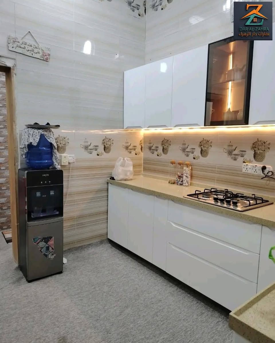 السلام عليكم
بيت ١٠٠م 🏠 زراعي للبيع بحي النفط يبعد عن الشارع العام ٤٠٠م 

بناء البيت حديث غرفة وصالة وبراني ومطبخ وصحيات 
إقرار محكمة 

السعر ٧٥ مليون قابل للتفاوض يباع مع الأثاث 

***********
