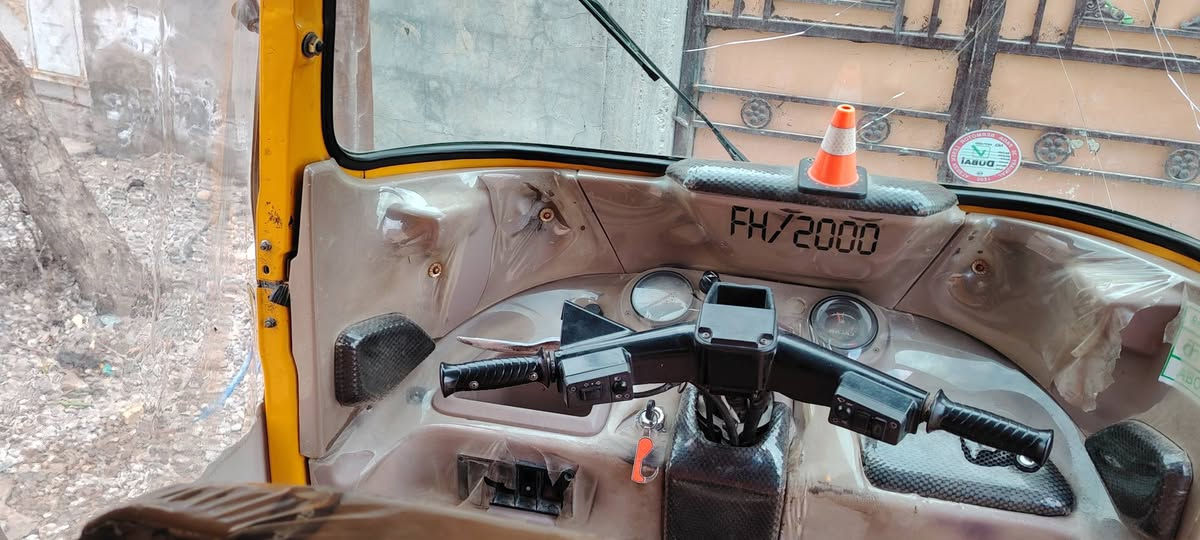 سلام عليكم تكتك موديل 22 رقم وسنويه تحويل ثاني يوم قطرة صبغ مابيهة ابلاديه بيهة بدايت خياس بدوس وجادر شويه تعبان سعر8 ونص بيهة مجال قليل بغداد الرئاسه العبيدي شارع عشرين *********** خابر وتدلل اني مكلف
