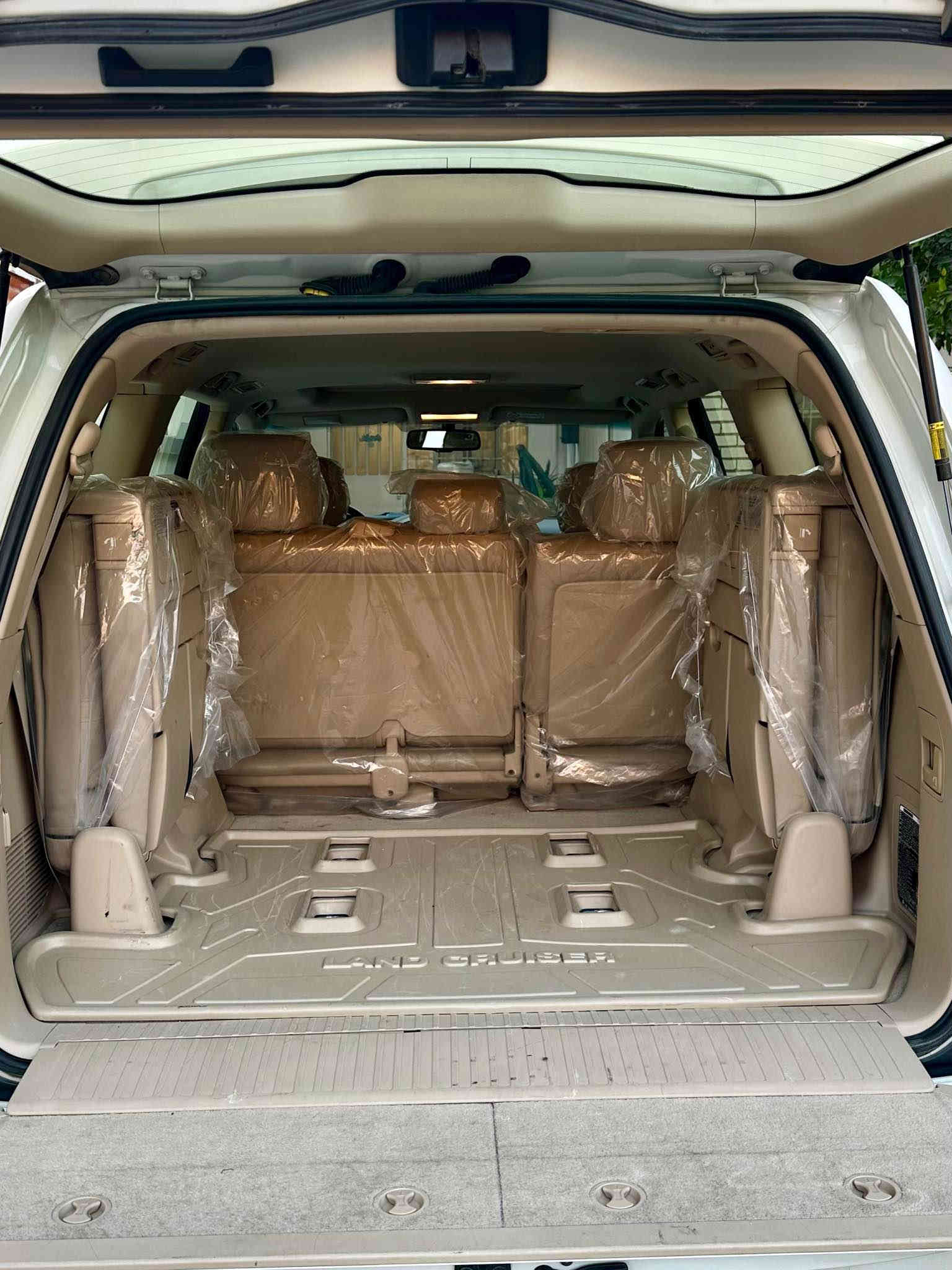 لاندكروز 2015 جديييده جداً 
فطيم كلش جديده ماشيه 159 الف كيلو
رقم بغداد  وع ايدنه من 2020 لليوم
بيها تبديل دعاميه اماميه فقط صاير بيها طخه كلش خفيفه     السعر 39500$ بيها مجال 
مكاني بغداد الاعظميه 
*********** بغداد
