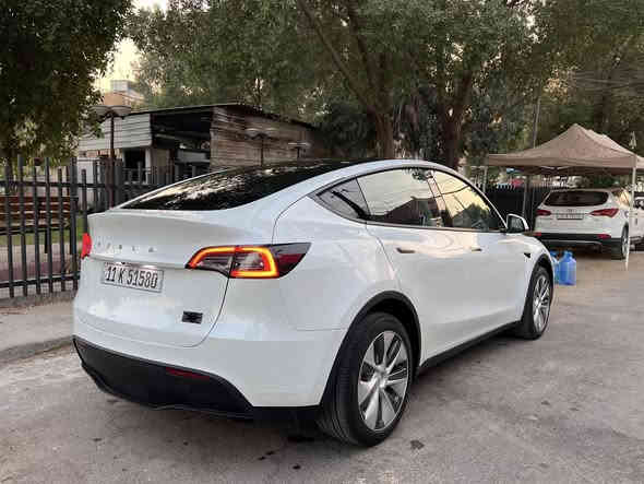 سلام عليكم تسلا Yلونك رينج موديل 2023 كامله بدون نقص 
• سقف بانوراما ( كامل على طول السيارة )
• شاشة كبيرة حجم 15 بوصة
• كاميرا خلفية
• حساسات خلفية
• كاميرا امامية
• حساسات اماميه
• كاميرا جانبيه 
• كراسي كهرباء جلد
• كراسي كهرباء
• كراسي مدفية
• رادار امامي
• رادار خلفي
• رادار جانبي
• مانع تصادم
• محدد مسرب
• كاميرات عدد 8 
• حساسات جانبيه
• مثبت سرعة
• كاميرات محيطيه 360° 
• تحكم بالسياره عن طريق الشاشة
• نظام قيادة آلية Auto Pilot
• تشغيل تلقائي
• نظام قيادة ذاتية Full Self drive
السعر 225$ وبيه مجال بسيط مكان السياره المنصور 
***********
