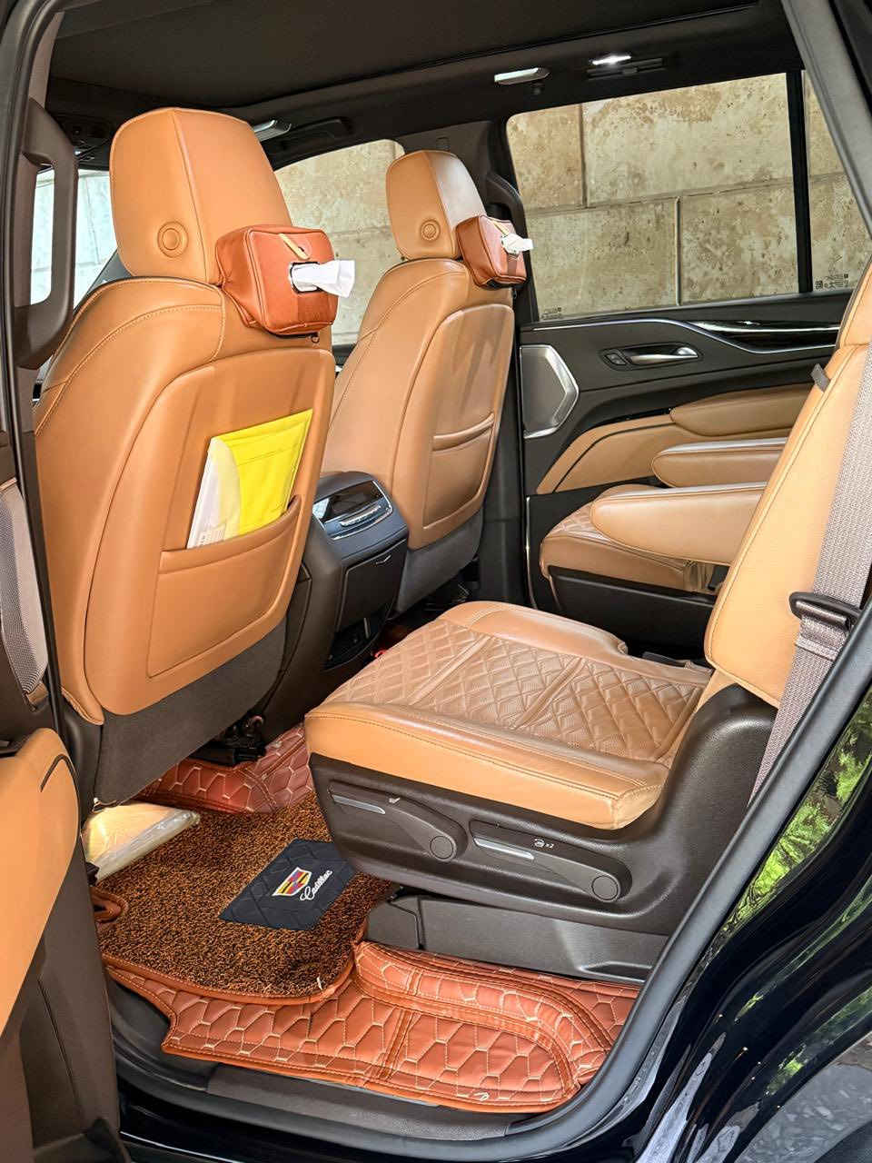 سيارة كاديلاك اسكاليد 2022 من شركة المنصور مكفولة كفالة عامة فول مواصفات ماعده مقاعد التدليك و شاشات خلفية رقم بغداد خصوصي / الموقع بغداد حي الجهاد 
الستفسار الاتصال على رقم ‭0770 284 5012‬ 
السعر /75000$ @ + مراوس 24 اذا تواجد
