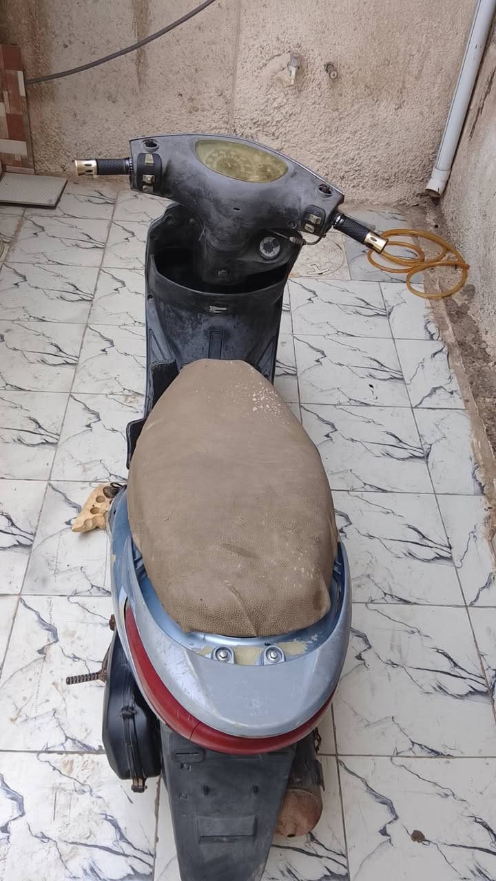 سلام عليكم دراجه بريز فحل ملحا كله ملحا دراجه مال صاحبي سافر وبقاها بلبيت وماعدهم احد يسوق دراجه كله بلادي شلعته شك الكاع حلوه شغال دشبول بازين سرعا يرادله قمجي هورن يشاير سلف لايت عالي ناصي قفل جنطه قفل ستيرن قفل بصمه كلشي شغال بكانه شعب ***********
