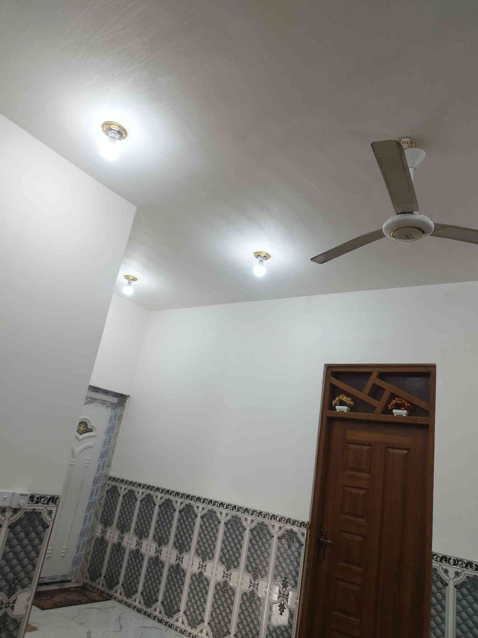 السلام عليكم
بيت مساحه البناء 300 والمساحه حول البيت 2 دونمين ونص البناء حديث
(طابو زراعي سند 25 ) تقاطع الزبيديه طريق بغداد كوت يبعد عن الشارع 50 متر ومتوفر جميع المستلزمات من الماء والكهرباء من مدارس متوصطه و بتدايه السعر خاص جدن مناسب***********
